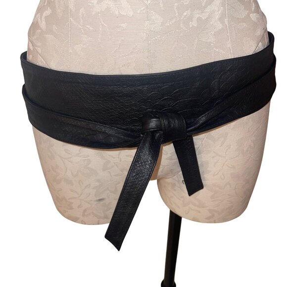 Womens Belt One Size Black Snake Embossed Leather OBI Casual - Picture 1 of 12